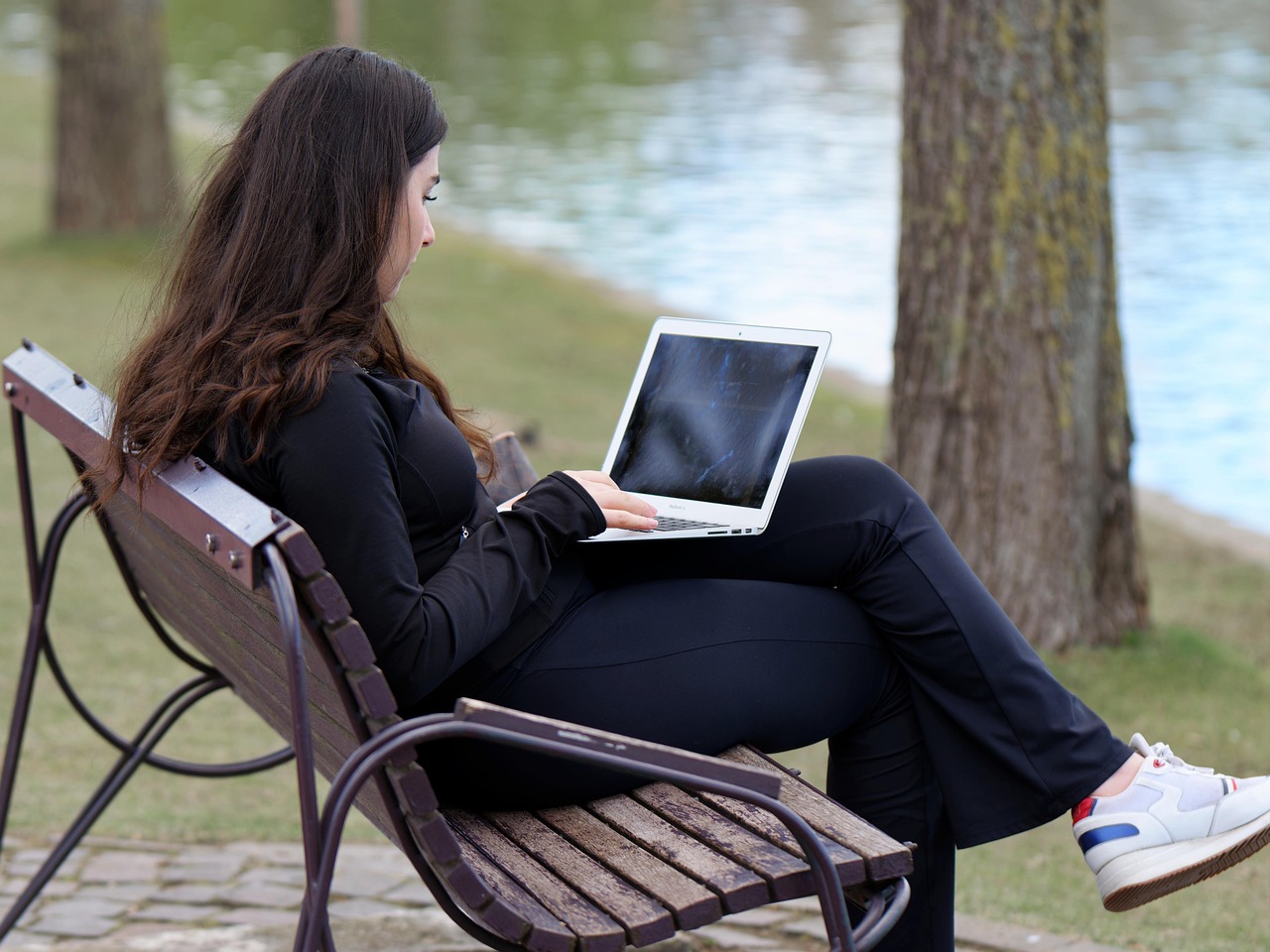 girl, laptop, sitting, bench, casual, outdoors, nature, park, lake shore, relaxation, trees, lifestyle